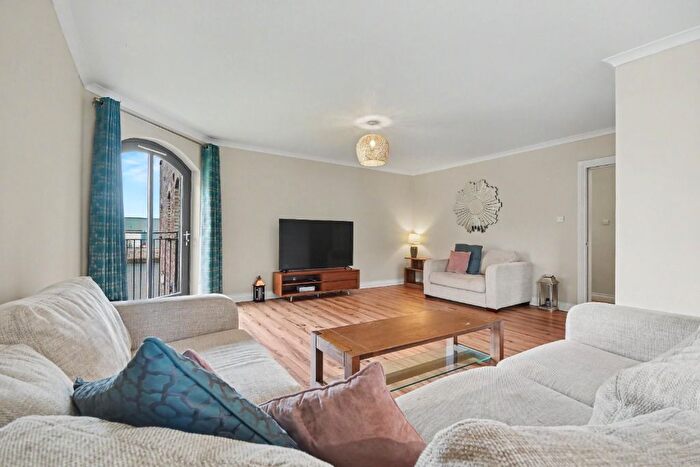 2 Bedroom Flat For Sale In James Watt Way, Inverclyde, Greenock, PA15