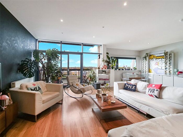 2 Bedroom Flat For Sale In Lancefield Quay, Glasgow, G3