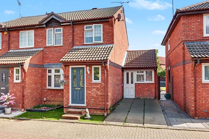 4 Bedroom Semi-Detached House For Sale In Tangmere Close, Wickford, SS11