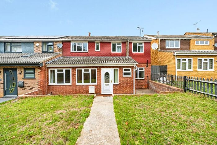 6 Bedroom End Of Terrace House For Sale In Julius Gardens, Luton, Bedfordshire, LU3