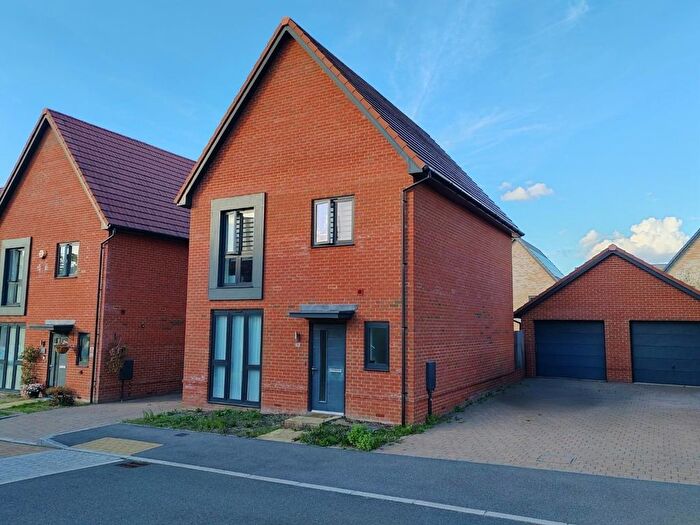 3 Bedroom Detached House For Sale In Stirling Close, Crowthorne, RG45