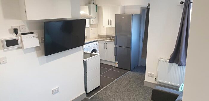 4 Bedroom Flat To Rent In Flat - Bournbrook, Selly Oak, West Midlands, B29