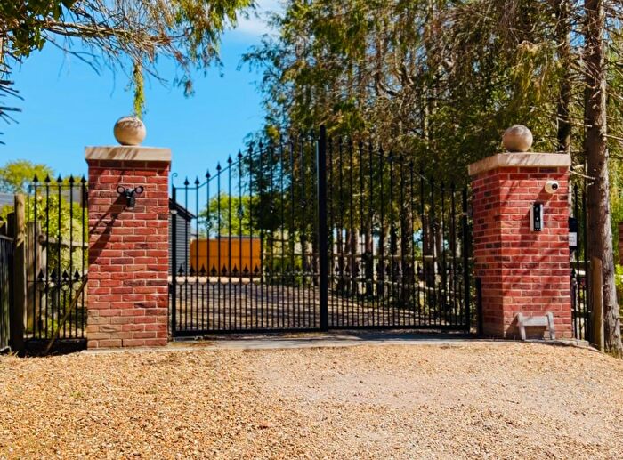 6 Bedroom House For Sale In Batchelors Lane, Holt, BH21
