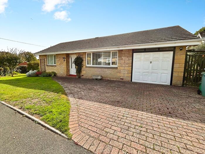 2 Bedroom Bungalow For Sale In Brookedge, Brighstone, PO30