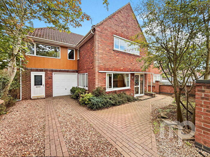 4 Bedroom Detached House For Sale In Broadhurst Road, Eaton Rise, Norwich, NR4