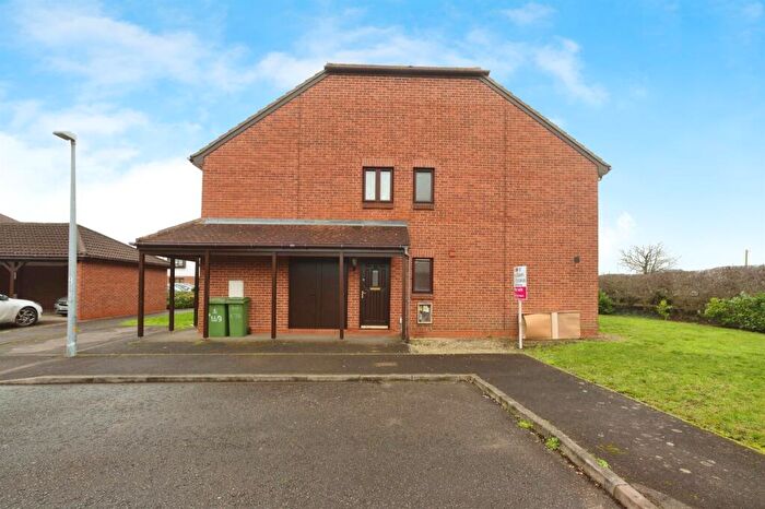 2 Bedroom Flat For Sale In Brimfield Road, Purfleet-On-Thames, RM19