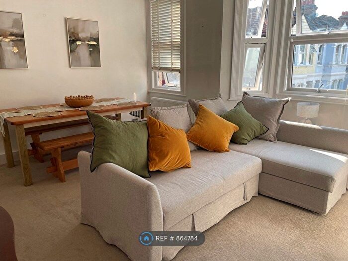 2 Bedroom Flat To Rent In Atheldene Road, London, SW18
