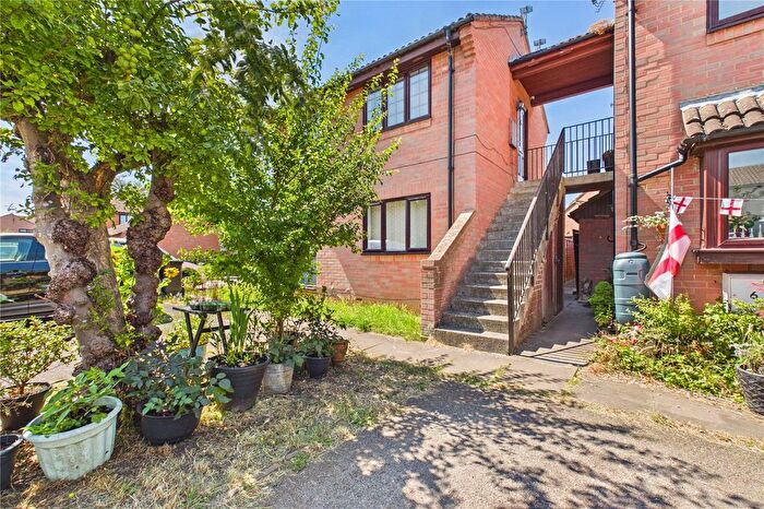 1 Bedroom Maisonette For Sale In Alderfield Close, Theale, Reading, Berkshire, RG7