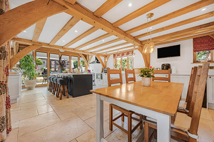 4 Bedroom Detached House For Sale In Hook Road, North Warnborough, Hook, Hampshire, RG29