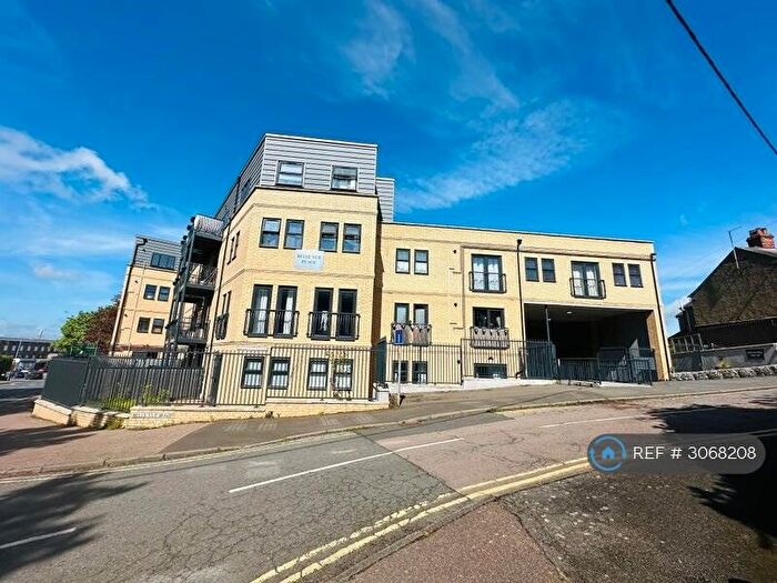 2 Bedroom Flat To Rent In Belle Vue Place, Sudbury, CO10