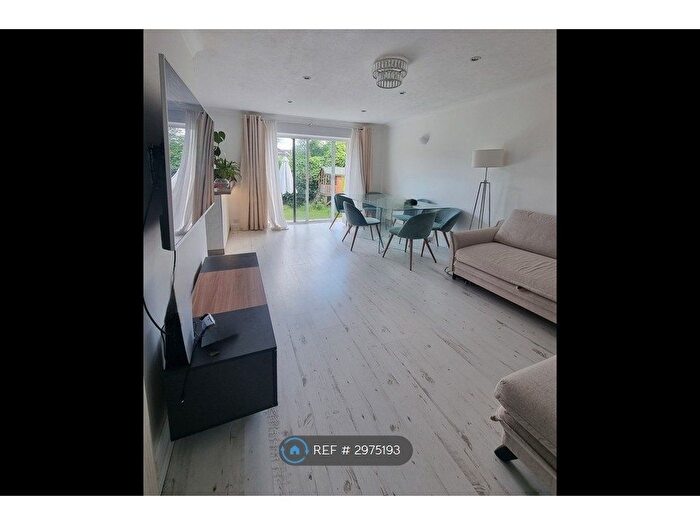 3 Bedroom Bungalow To Rent In Birch Grove, Potters Bar, EN6