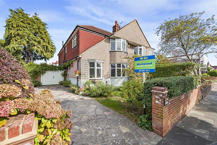 5 Bedroom Semi-Detached House For Sale In Marlborough Park Avenue, Sidcup, DA15