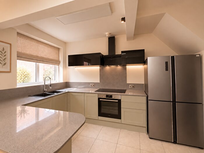 5 Bedroom Property To Rent In South Grove, Chorlton-On-Med, £pppw Inc All Bills, M13
