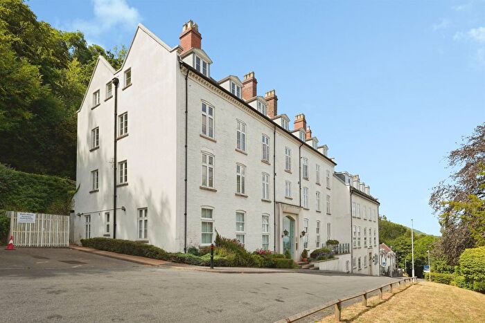 2 Bedroom Flat For Sale In Holywell Road, Malvern, WR14