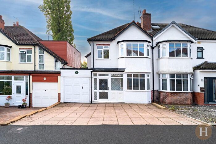3 Bedroom Semi-Detached House For Sale In Weymoor Road, Birmingham, B17