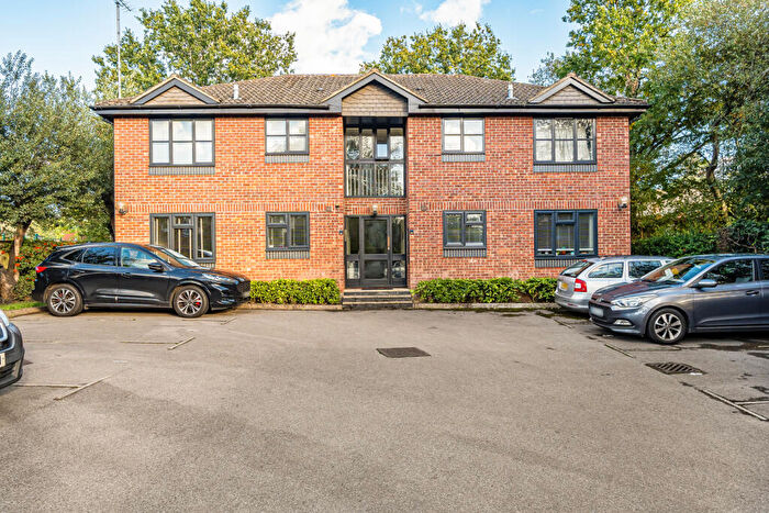 1 Bedroom Flat For Sale In Southwood Avenue, Knaphill, Woking, GU21