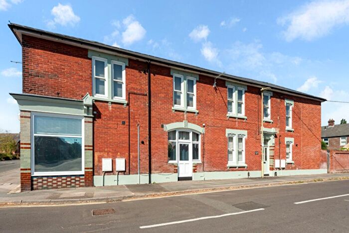 1 Bedroom Flat For Sale In Sandringham Road, Petersfield, Hampshire, GU32