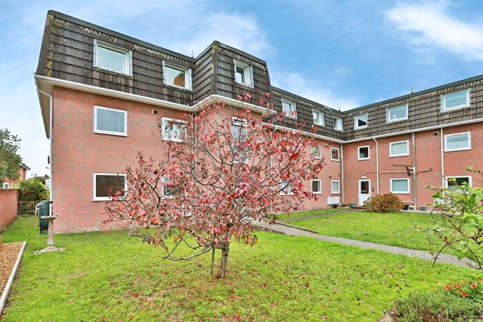 2 Bedroom Flat For Sale In Fairmile Road, Christchurch, Dorset, BH23