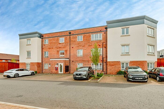 2 Bedroom Flat For Sale In Somerville Crescent, Redhill, RH1
