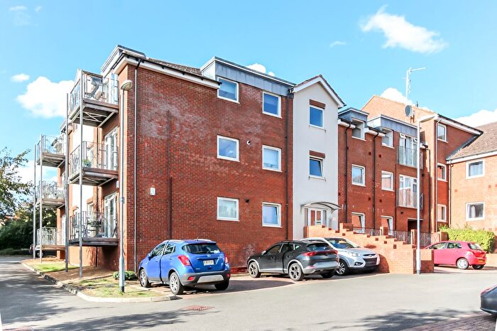 2 Bedroom Flat For Sale In Croyland Road, Wellingborough, NN8