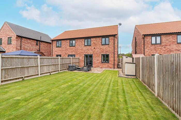3 Bedroom Semi-Detached House For Sale In Observer Close, Freethorpe, NR13