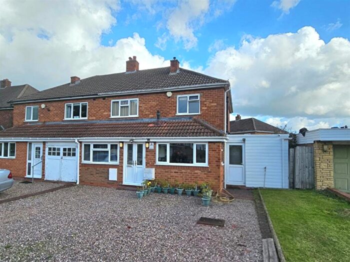 3 Bedroom Semi-Detached House For Sale In Hobs Moat Road, Solihull, B92