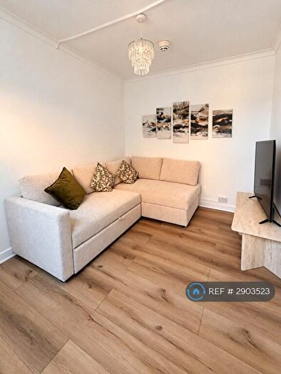 1 Bedroom Flat To Rent In Hook Road, Surbiton, KT6