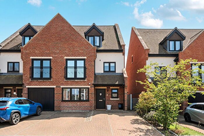 5 Bedroom Semi-Detached House For Sale In Albertine Grove, West Wickham, Kent, BR4