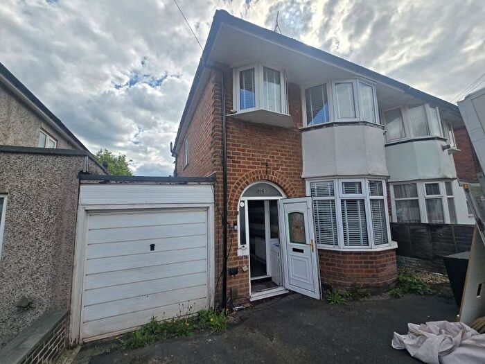 3 Bedroom Semi-Detached House For Sale In Court Oak Road, Birmingham, West Midlands, B32