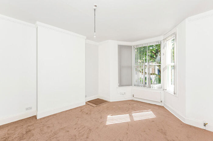 Flat To Rent In Hff Thurlow Park Road, London, SE21