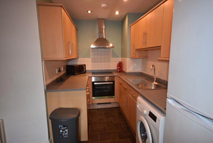 3 Bedroom Flat To Rent In Helmsley Road, Newcastle Upon Tyne, NE2