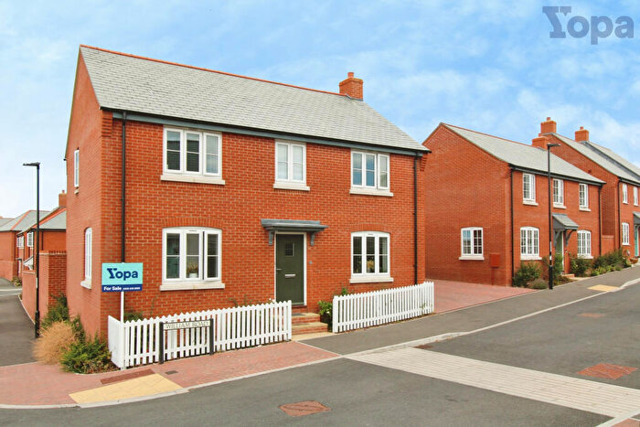 4 Bedroom Detached House For Sale In William Road, Weymouth, DT3