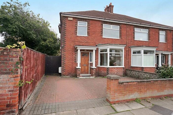 3 Bedroom Semi-Detached House For Sale In Marshall Avenue, Grimsby, DN34