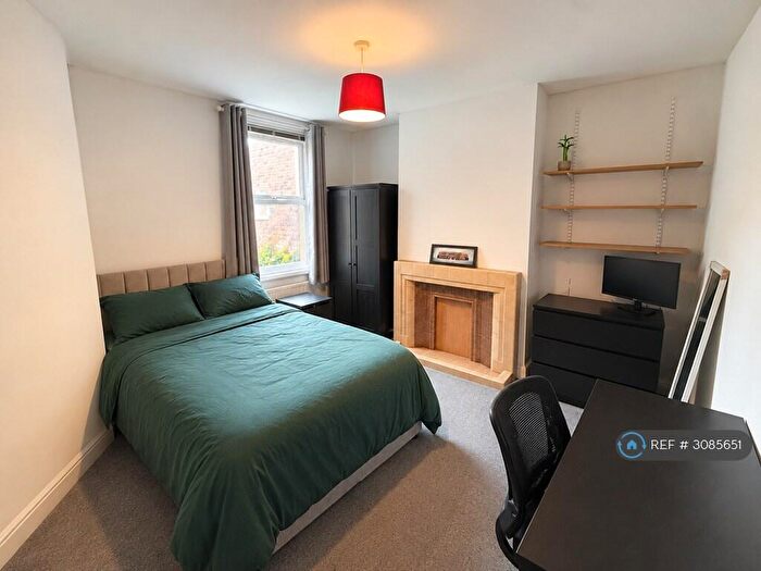 4 Bedroom Terraced House To Rent In Donnington Road, Reading, RG1