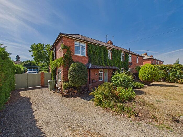 3 Bedroom Semi-Detached House For Sale In Laburnum Walk, Upton-Upon-Severn, WR8