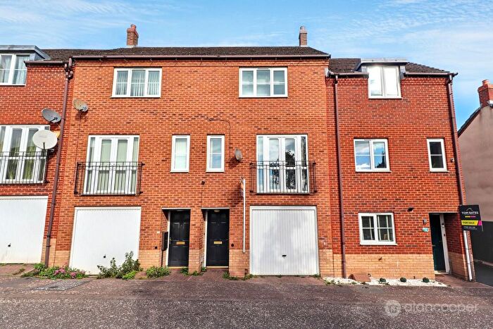 3 Bedroom Mews For Sale In Cypress Way, Nuneaton, CV10