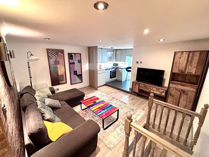 1 Bedroom Flat To Rent In King Street, Chiswick, London, W6