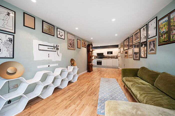 2 Bedroom Flat For Sale In Andre Street, Hackney, London, E8