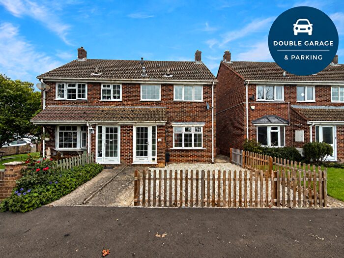 3 Bedroom Semi-Detached House For Sale In Berryfield Close, Melksham, SN12