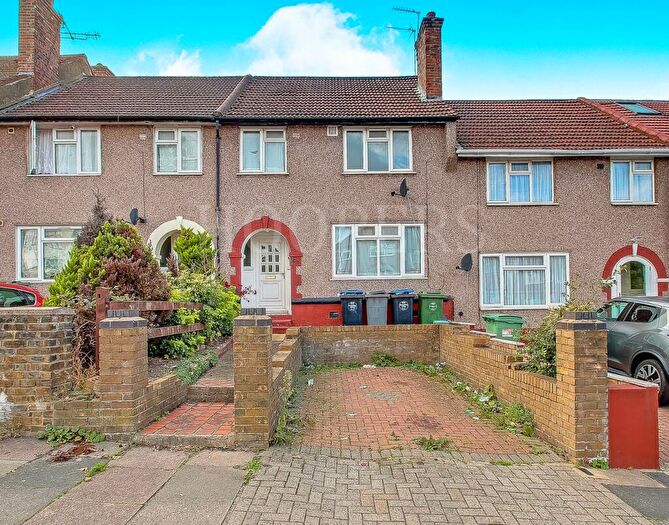 3 Bedroom Terraced House For Sale In Coles Green Road, London, NW2