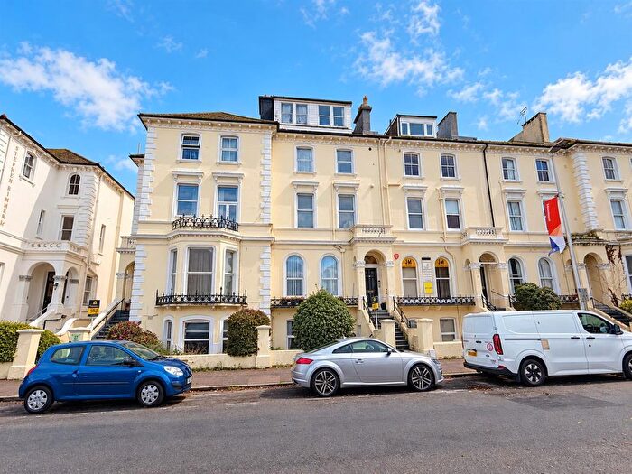 1 Bedroom Flat For Sale In Hyde Gardens, Eastbourne, BN21