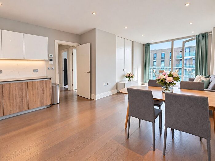 3 Bedroom Flat To Rent In Queenshurst Square, Kingston Upon Thames, KT2