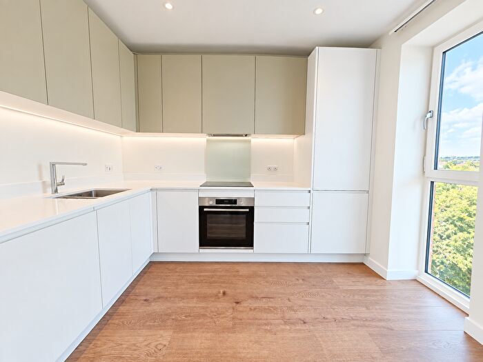 2 Bedroom Flat To Rent In Frogmore Avenue, Watford, WD17