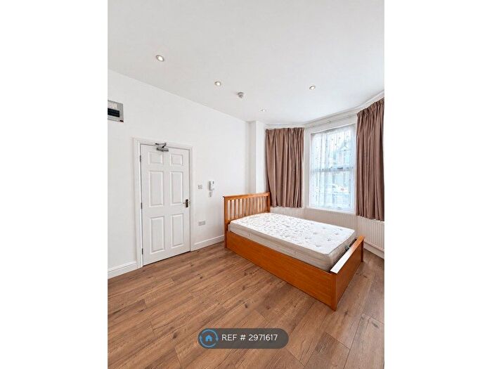 Studio To Rent In Woodlands Road, Harrow, HA1