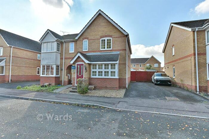 3 Bedroom Semi-Detached House For Sale In Yeates Drive, Kemsley, Sittingbourne, Kent, ME10