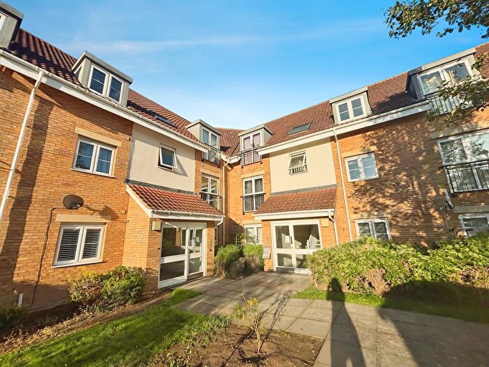 2 Bedroom Flat For Sale In Lime Kiln Close, West Town, Peterborough, PE3
