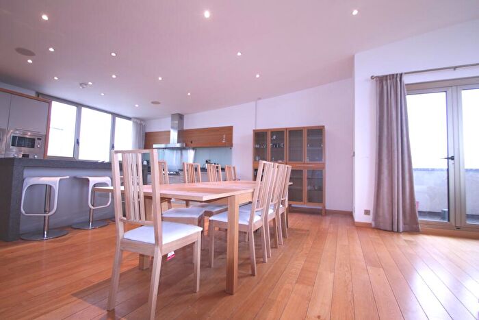 3 Bedroom Penthouse To Rent In York St, City Centre, G2