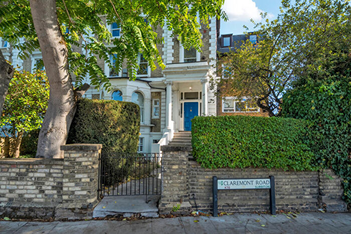 1 Bedroom Flat For Sale In Claremont Road, Surbiton, KT6