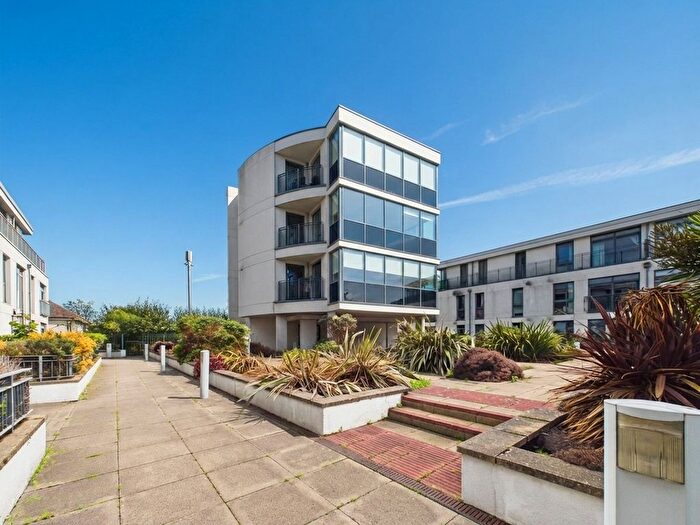 2 Bedroom Flat To Rent In Guildford Street, Chertsey, Surrey, KT16