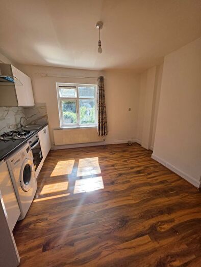 2 Bedroom Flat To Rent In Kingsley Avenue, Harrow, HA2